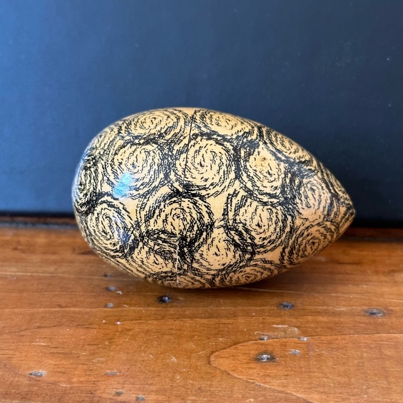 ✨Vintage Hand Painted Easter Egg with Wooden Duck✨ - Picture 2 of 3